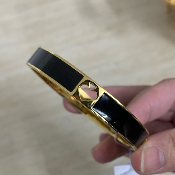 ‼️SOLD‼️KATE SPADE New York Spade Hinged Bangle Bracelet - Picture 3 of 8